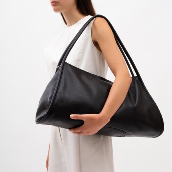 BEHNO 'Kamala' Handcrafted Large Leather Nappa Hobo Bag in Black - Picture 5 of 15